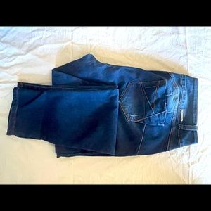 Stretchy butt lifting pants